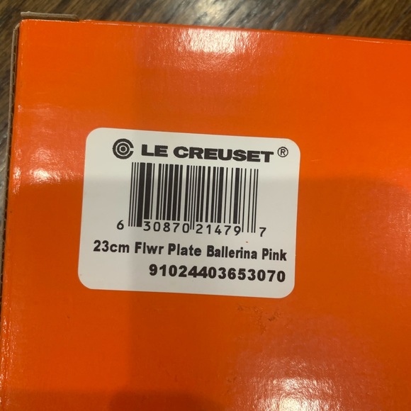 New Le Creuset Ballerina Pink Large Flower Plate 23cm - Picture 5 of 5